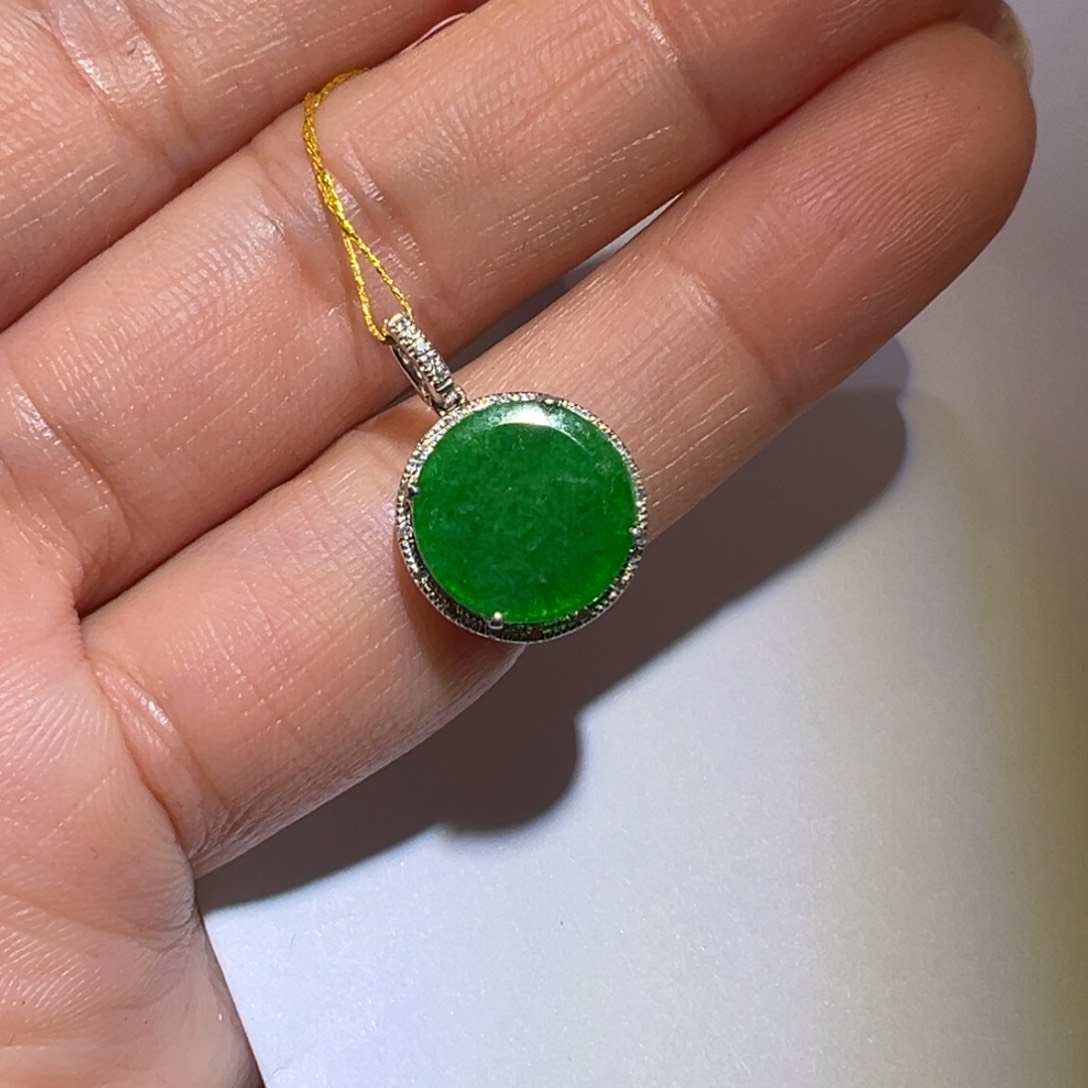 翡翠颈饰18K金镶嵌吊坠