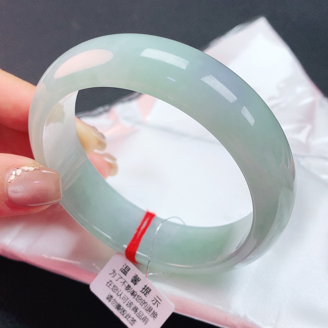 翡翠手镯未镶嵌60轮胎