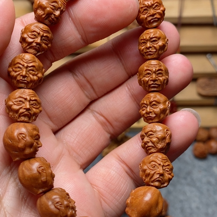 桃核雕刻十八罗汉