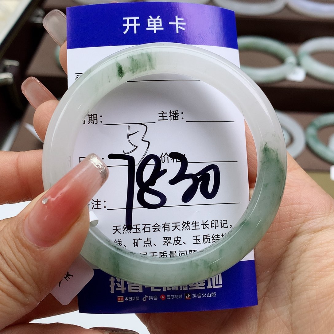 石英质玉手镯未镶嵌欲*?