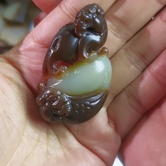 满***，和田玉（糖玉）未镶嵌颈饰