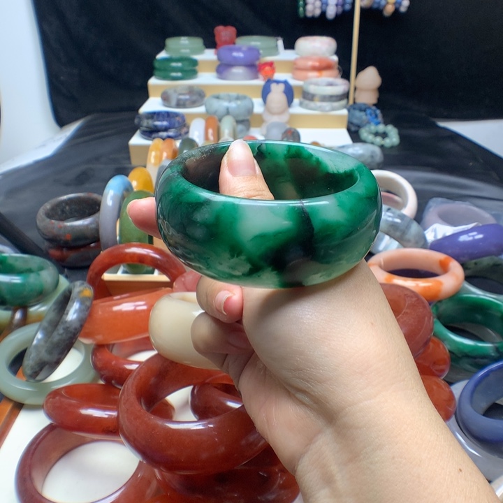 未镶嵌手镯石英质玉如*