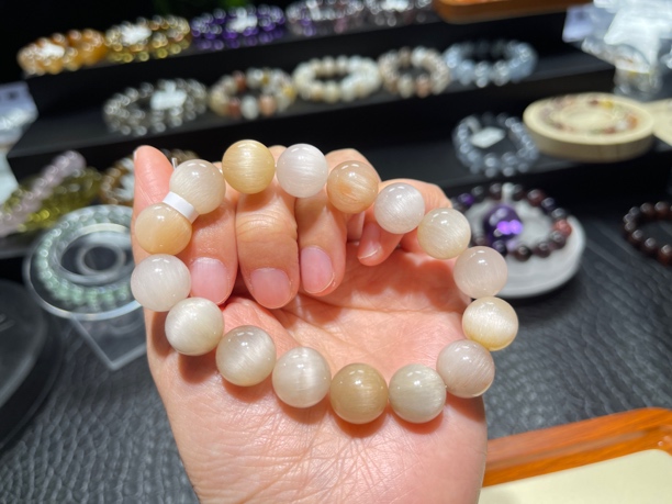 奶黄香槟兔毛手链