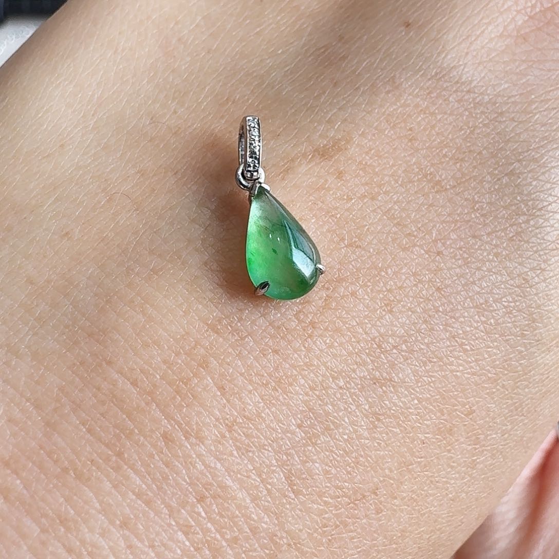 翡翠颈饰18K金镶嵌水滴