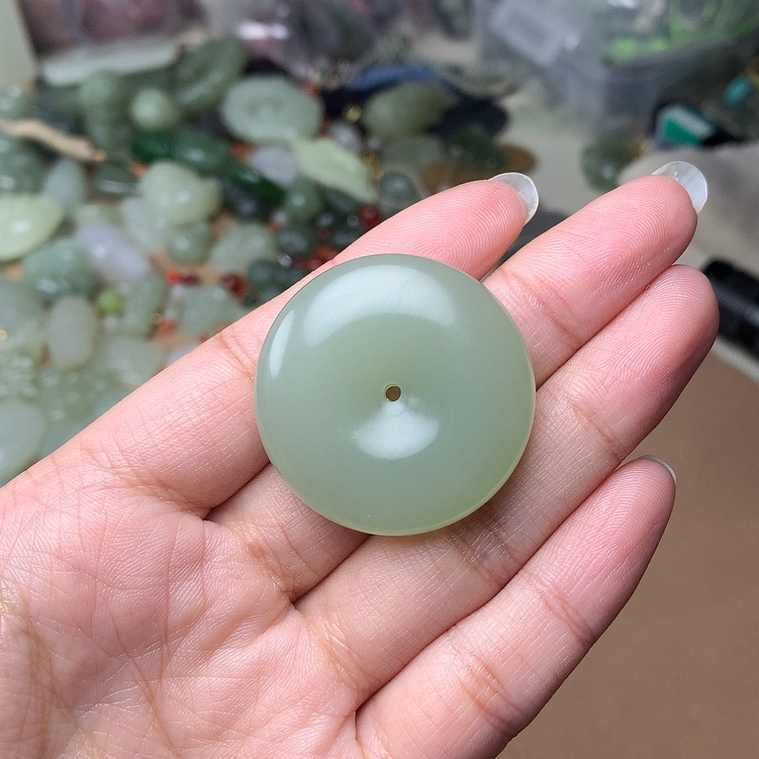 和田玉吊坠未镶嵌