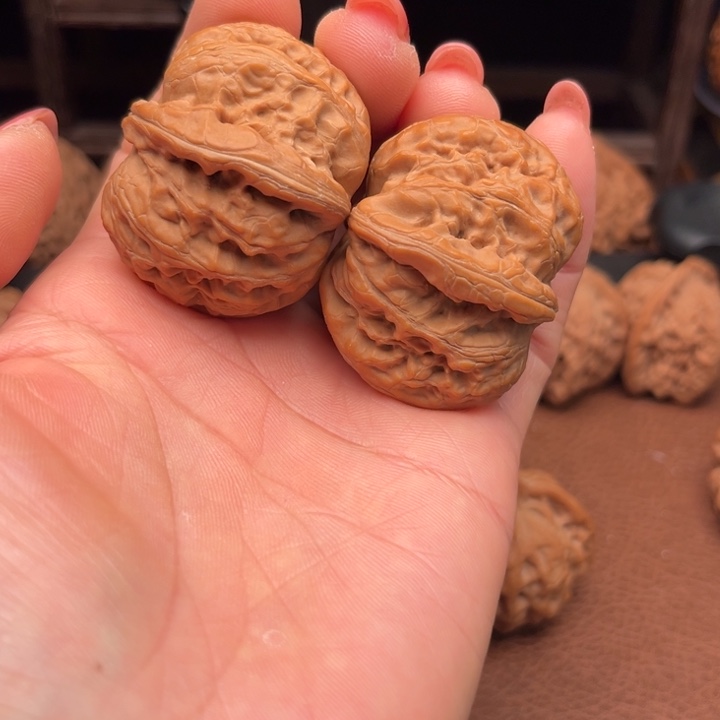 文玩核桃吊坠元宝