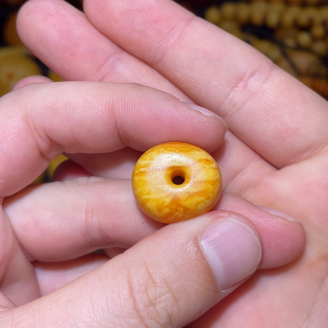 月***妞琥珀未镶嵌裸石饼子