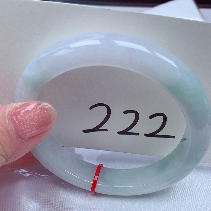 翡翠手镯未镶嵌翡翠