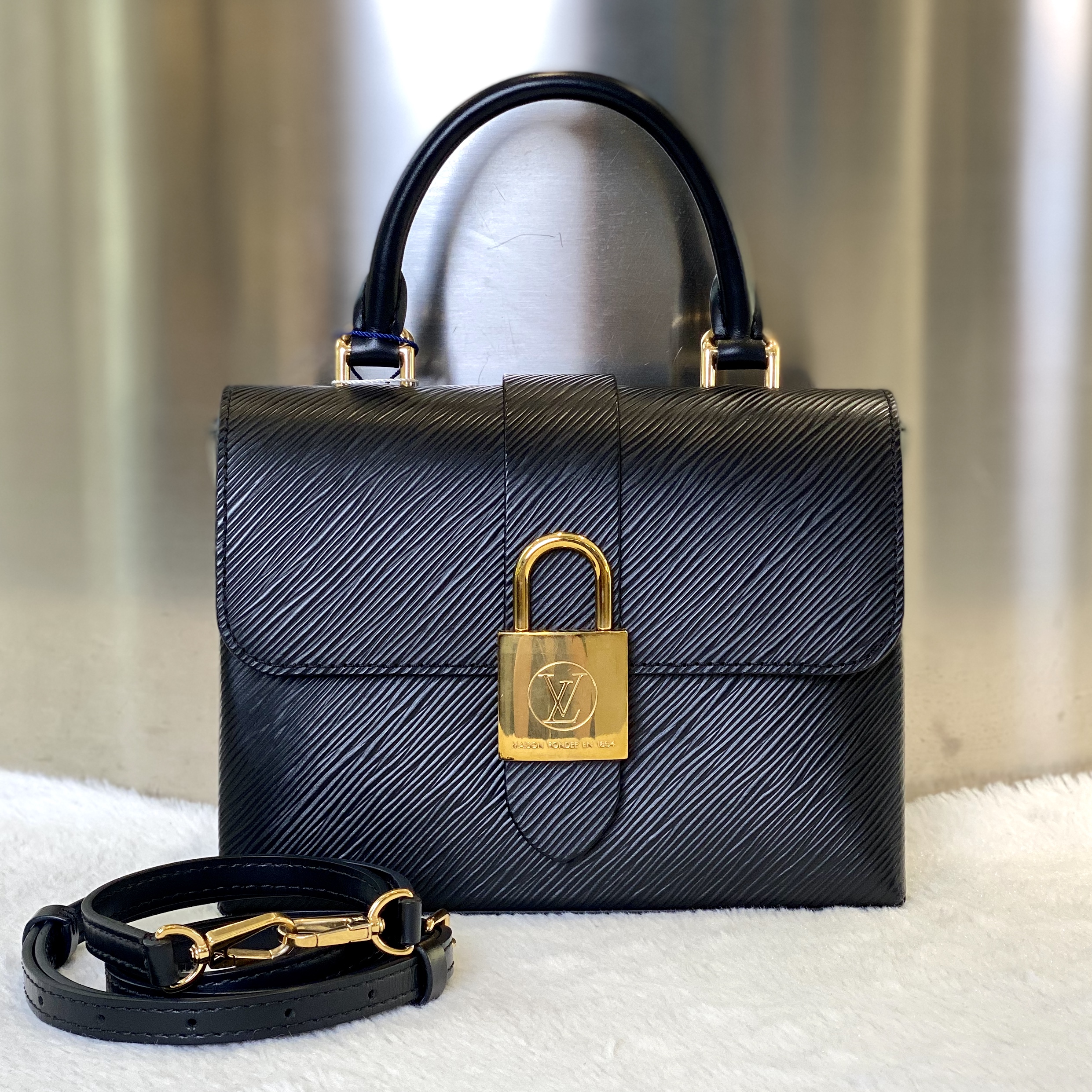 99新 LouisVuitton/路易威登 古有98新LV水波纹黑锁头包2209