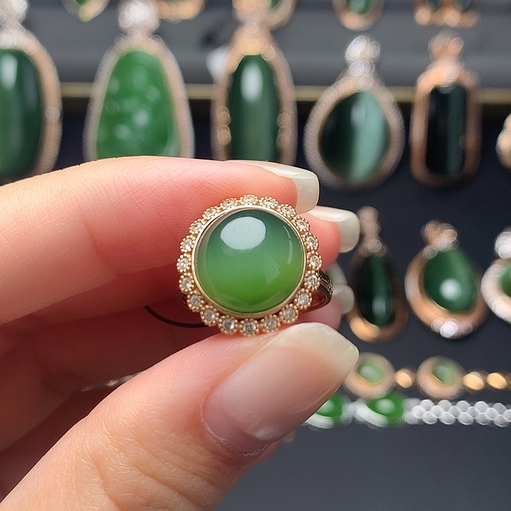 和田玉18K金镶嵌戒指