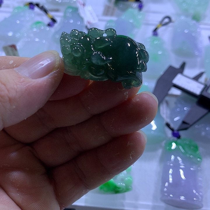 翡翠未镶嵌颈饰天然翡翠A货吊坠