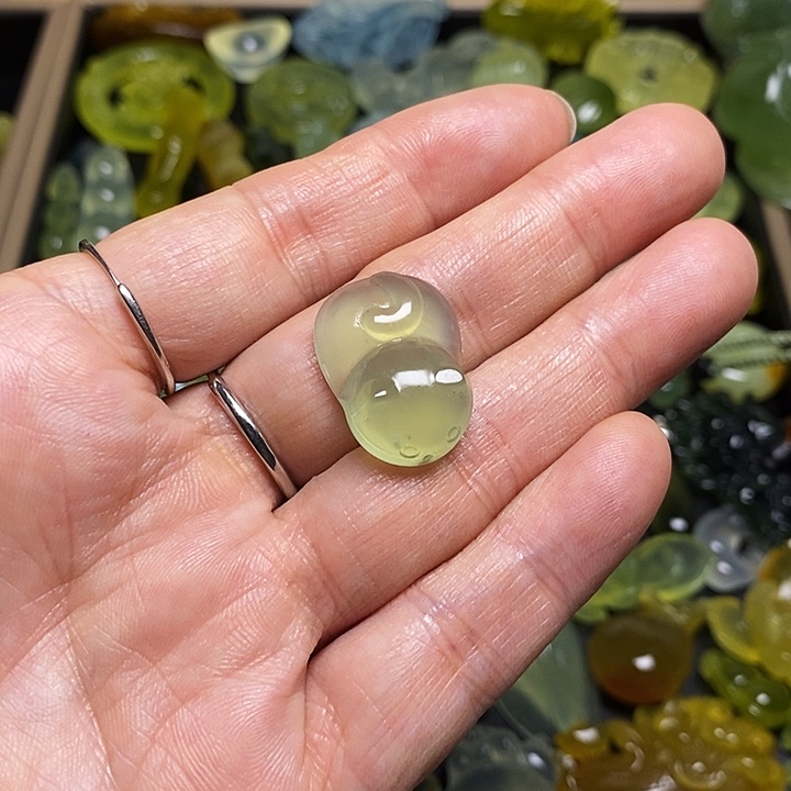 有****蛇纹石玉未镶嵌颈饰