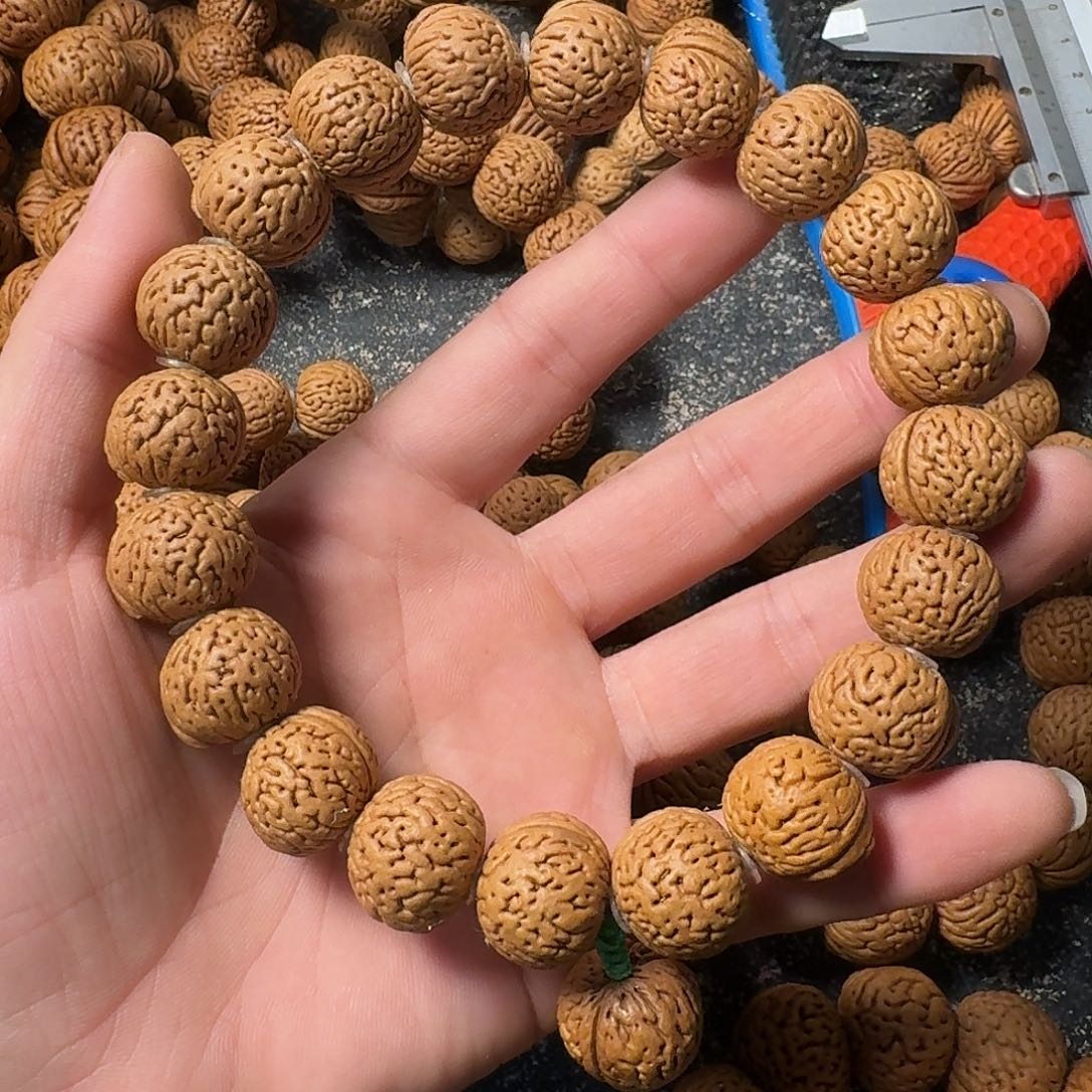 最***众桃核吊坠南瓜手持