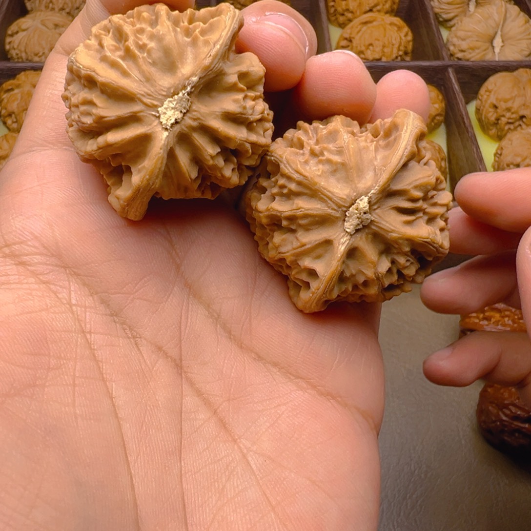 文玩核桃把件宫灯