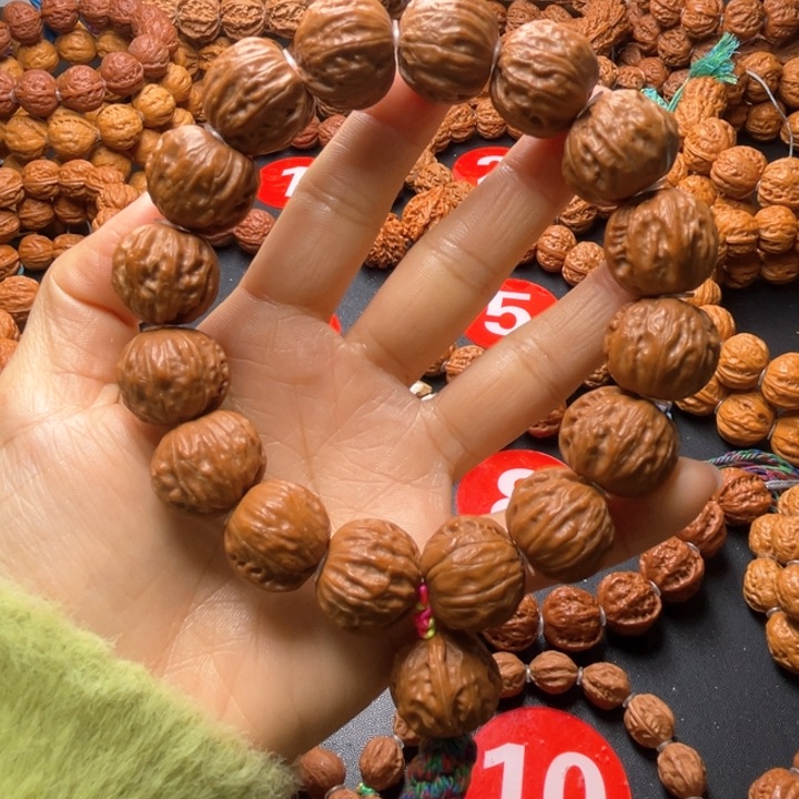 文玩核桃吊坠树王