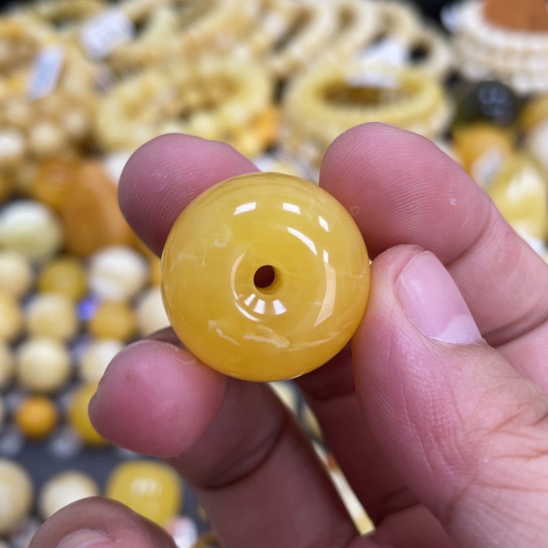 未镶嵌蜜蜡裸石23*16mm瑕疵焦皮