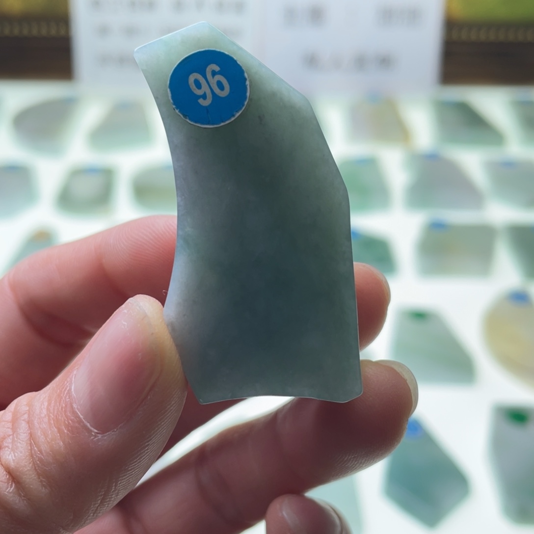 定制翡翠未镶嵌挂件