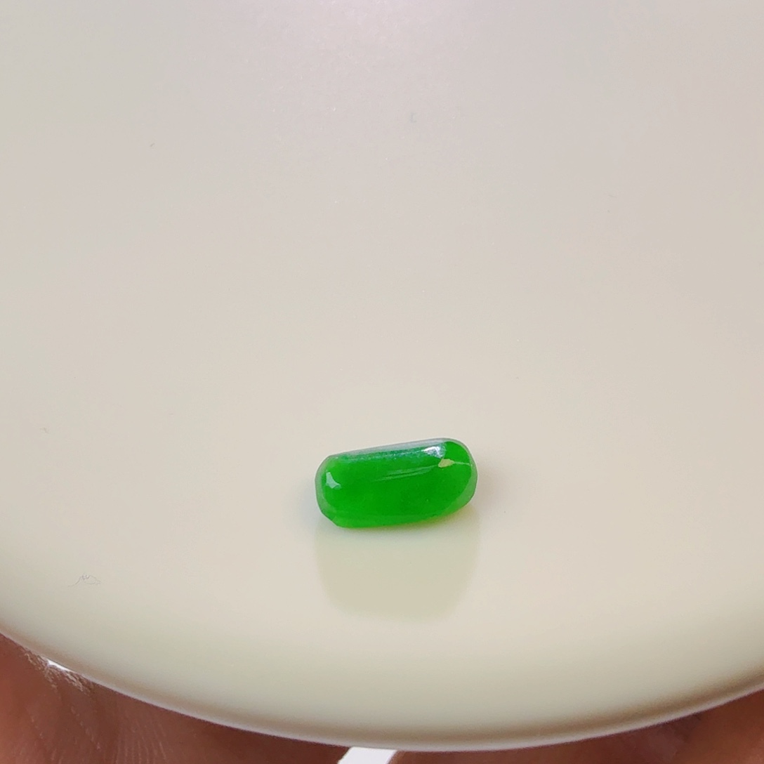 翡翠裸石辣绿小马鞍