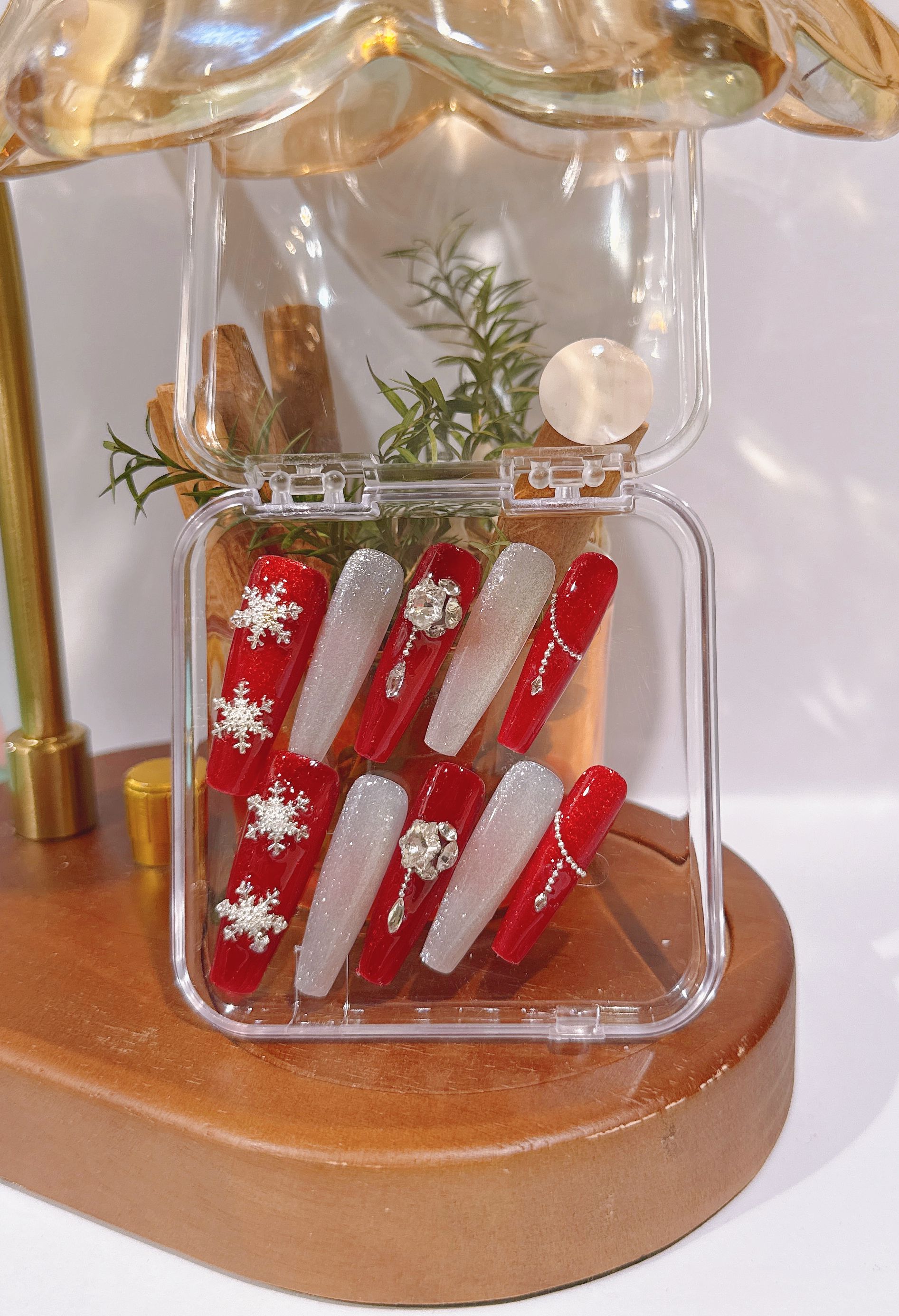 【雪花】纯手工穿戴甲红色猫眼雪花镶钻显白美甲ins风百搭款式