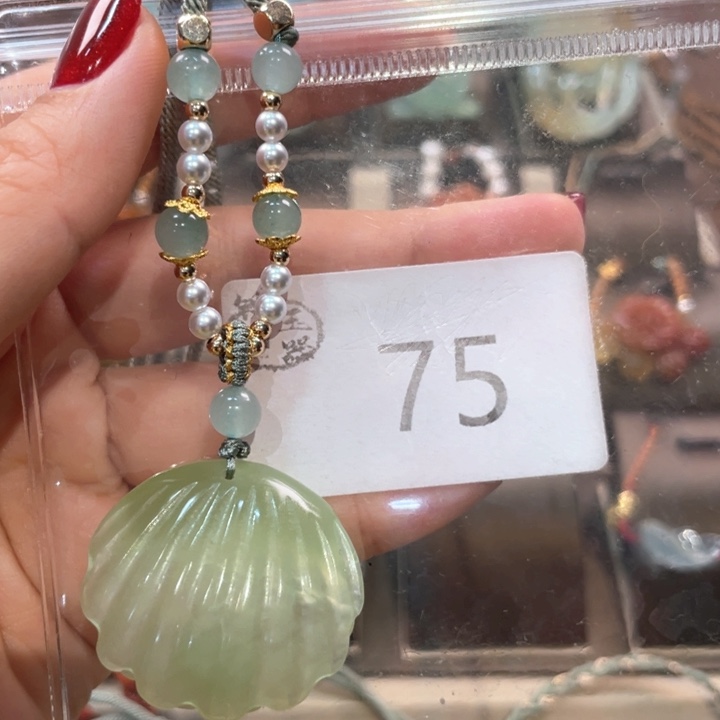 蛇纹石玉颈饰未镶嵌携**丛