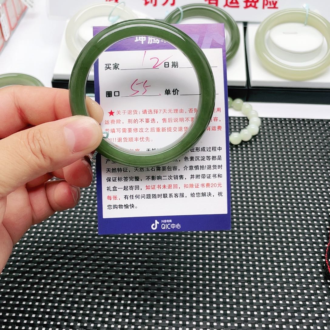 小***槑和田玉手镯未镶嵌