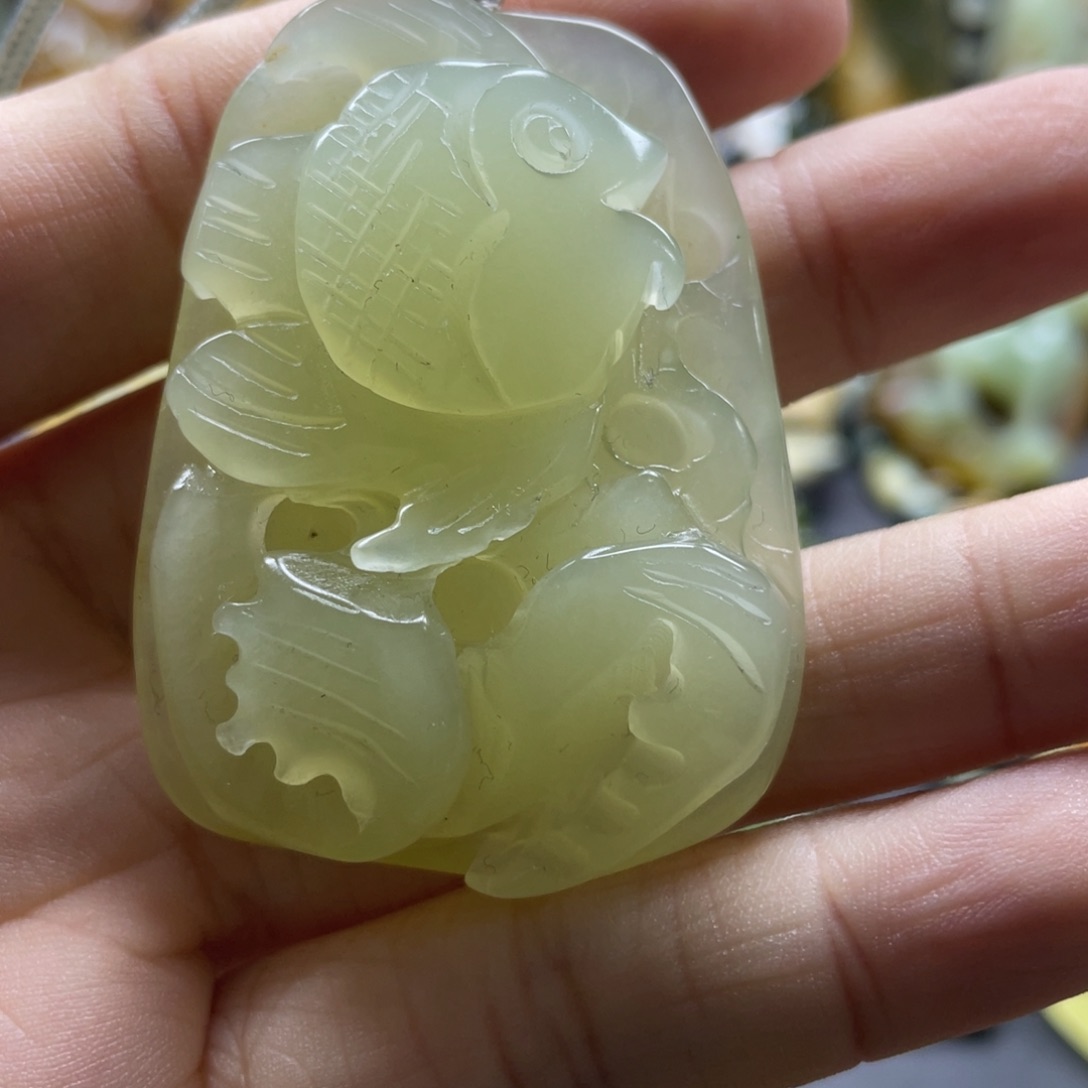 蛇纹石玉颈饰未镶嵌