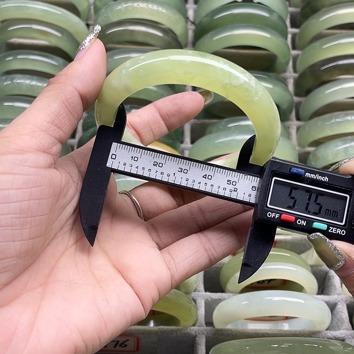 蛇纹石玉未镶嵌手镯176