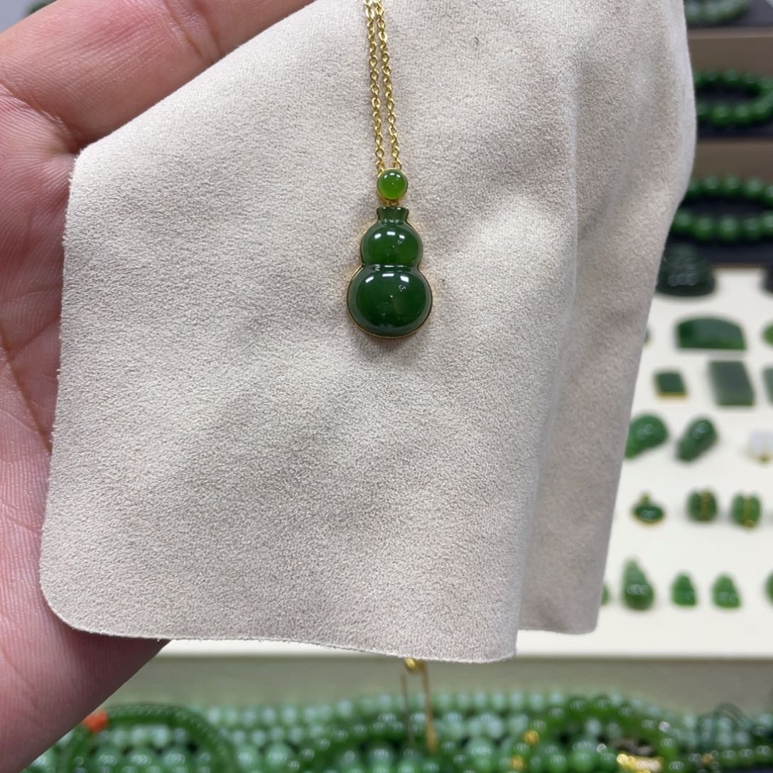 和田玉（碧玉）18K金镶嵌颈饰