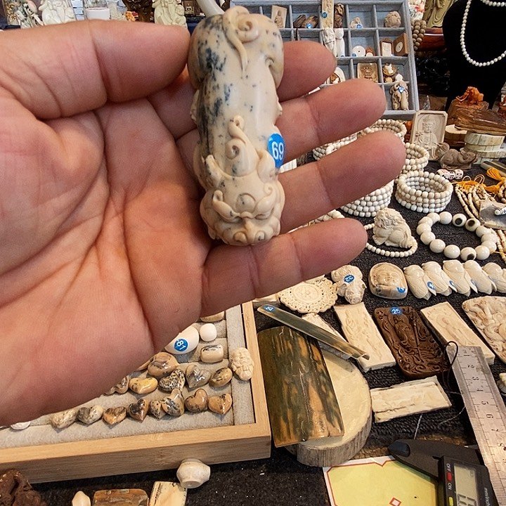 泥塑邱***叶工艺品的