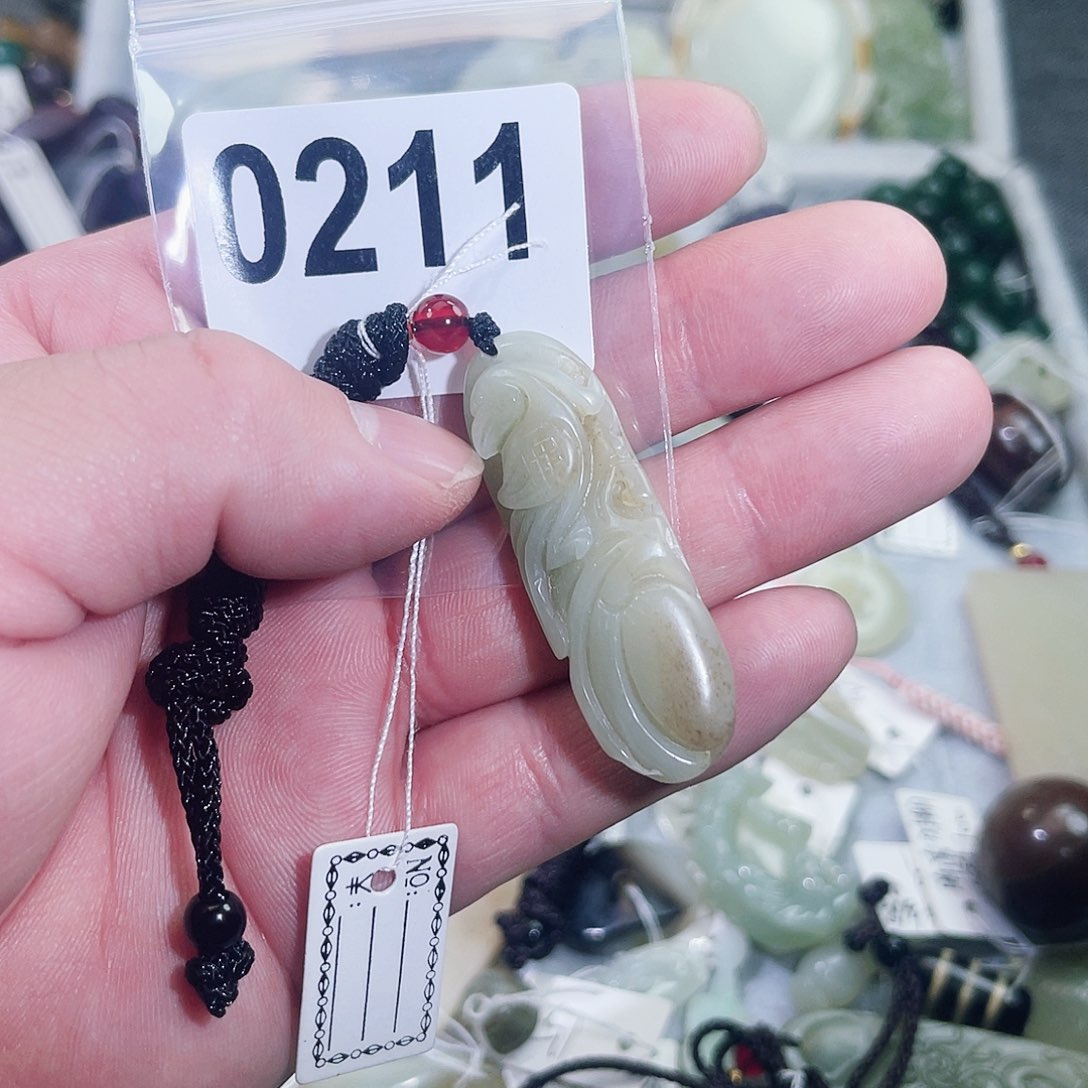 和田玉车挂未镶嵌混***王