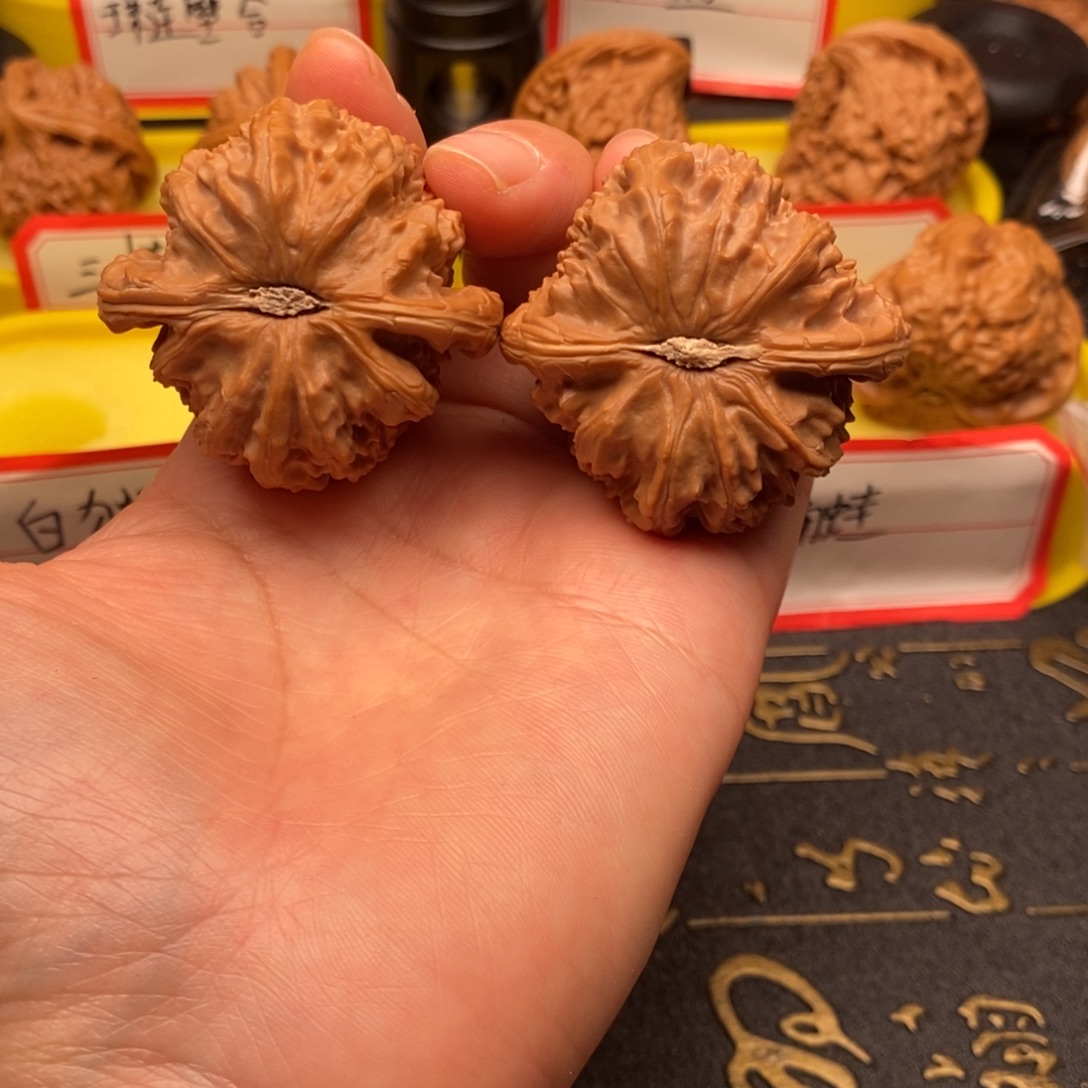 P***I吊坠文玩核桃白狮子