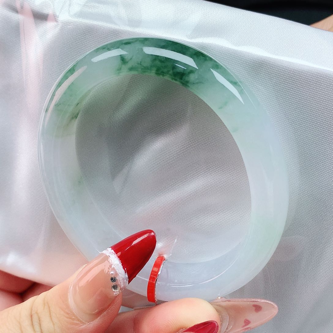 翡翠手镯未镶嵌54贵