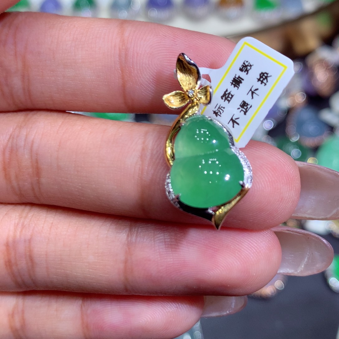 翡翠吊坠(赠链)18K金镶嵌
