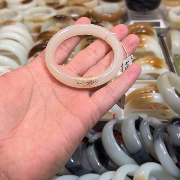 和田玉手镯未镶嵌