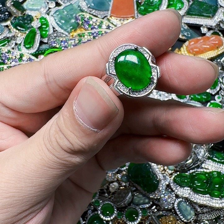 翡翠颈饰未镶嵌天然A翡翠放漏