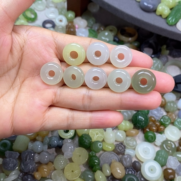 和田玉未镶嵌挂件68一个多样性发其一