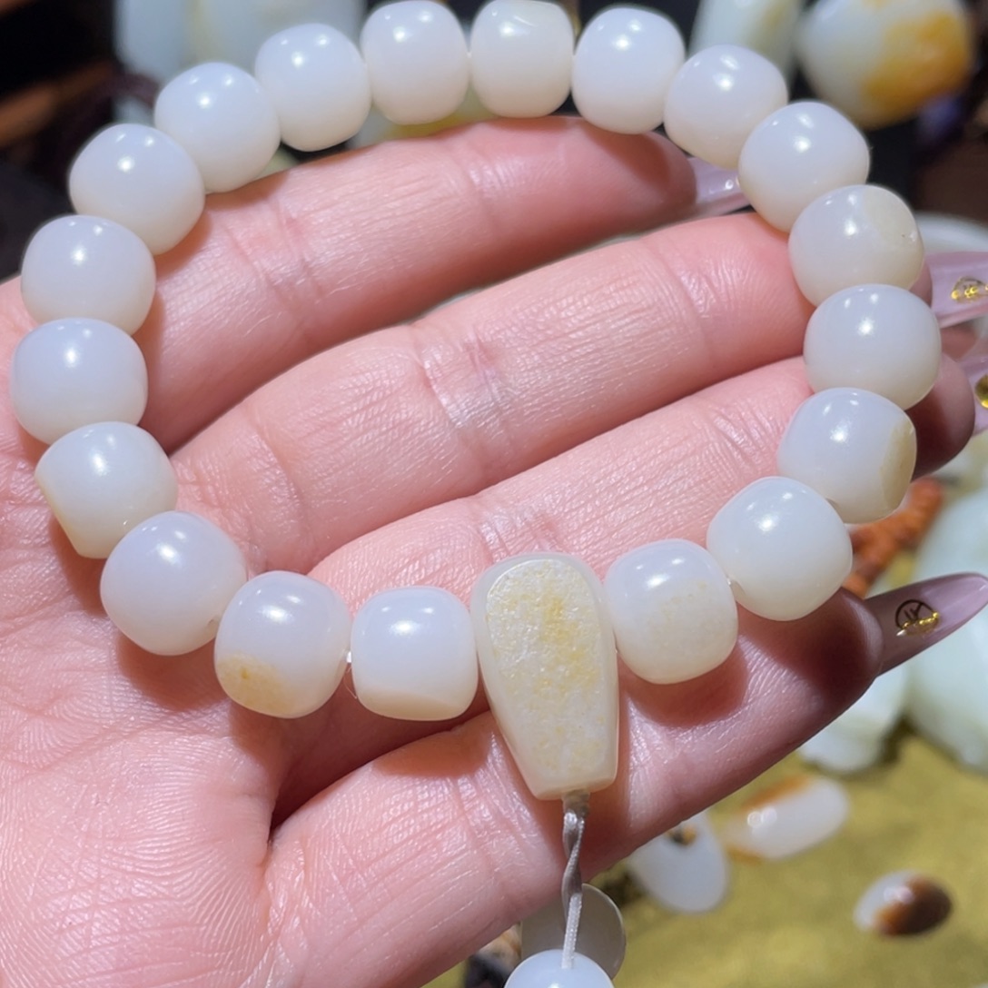 陈***霆和田玉（子料）未镶嵌颈饰