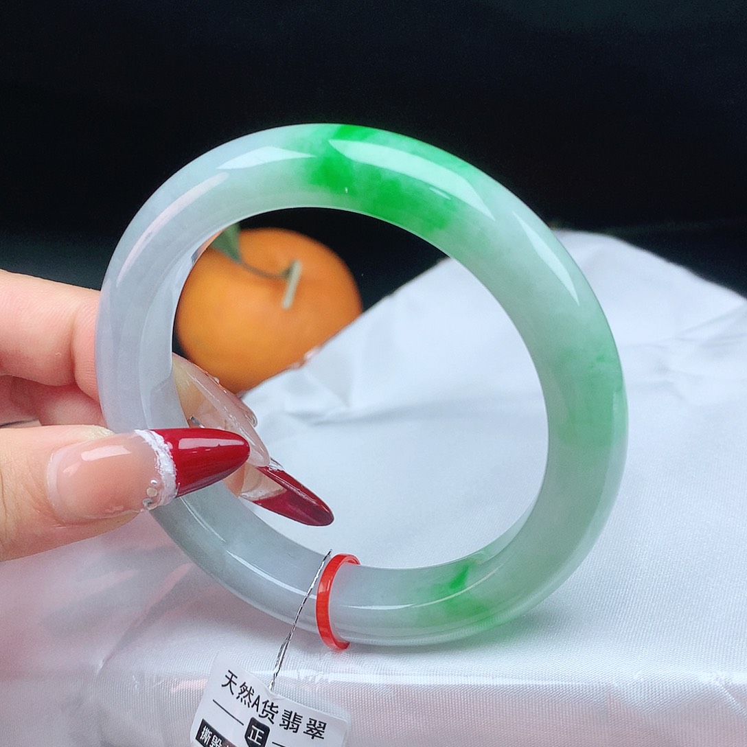 翡翠手镯未镶嵌59圈