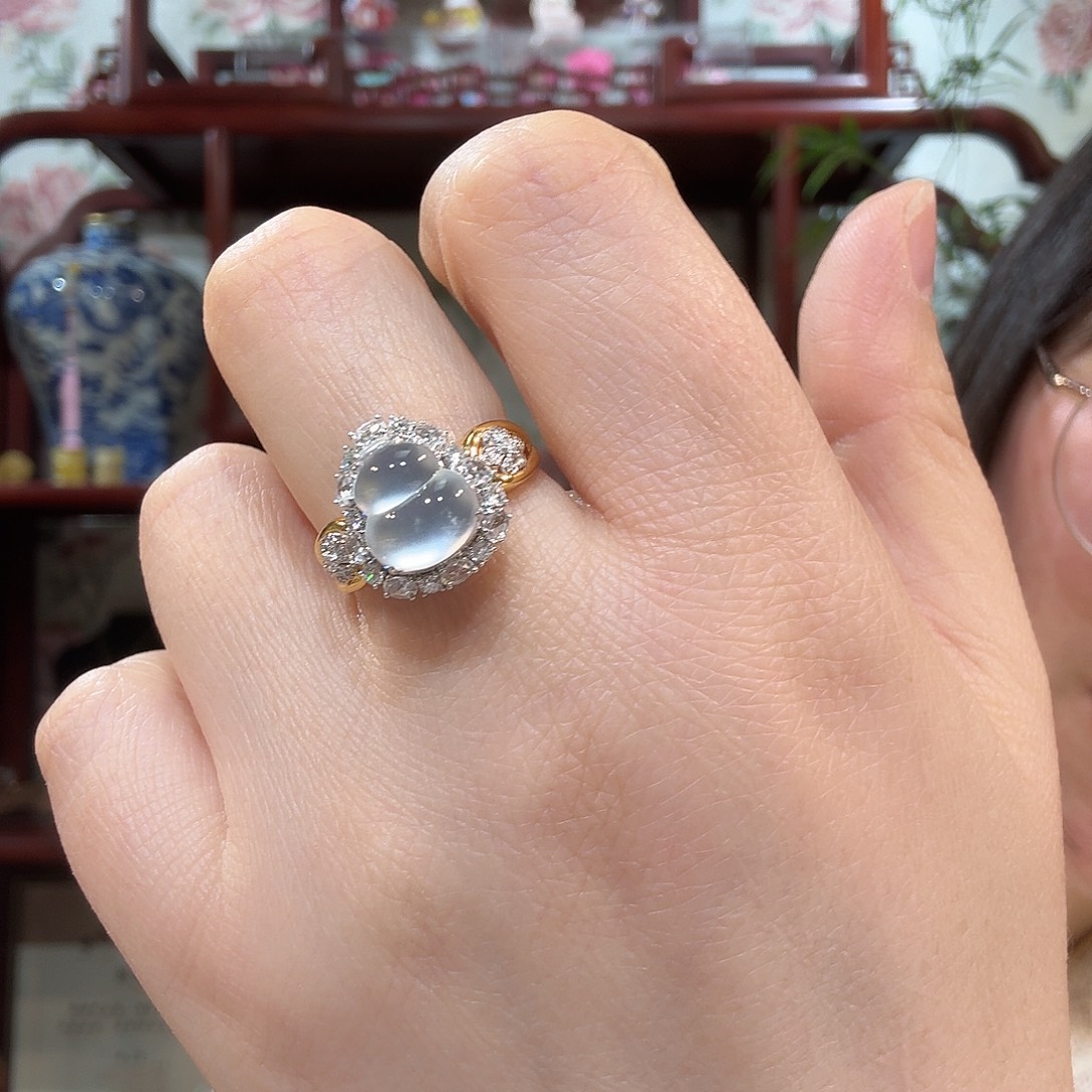 做***王翡翠18K金镶嵌戒指戒指