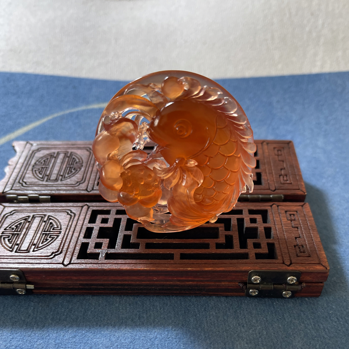 精美岫玉荷花鲤鱼挂坠吊坠，雕工精致，颜色超美