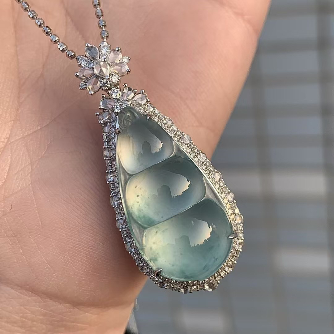 18K金南非真钻镶嵌玻璃起蓝钢福豆吊坠