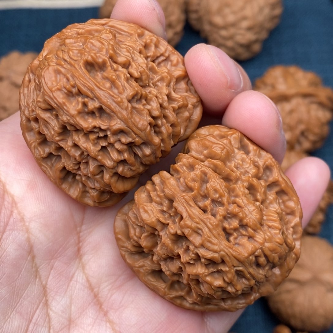 文玩核桃把件41精品红皮球疆全品