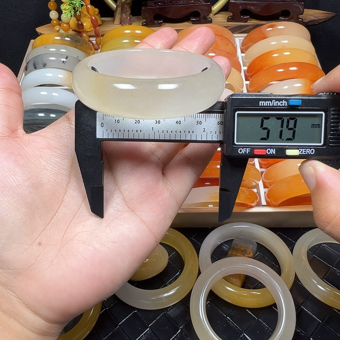 石英质玉（黄龙玉）未镶嵌手镯