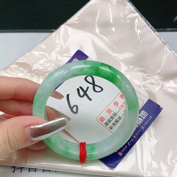 翡翠手镯未镶嵌翡翠手镯