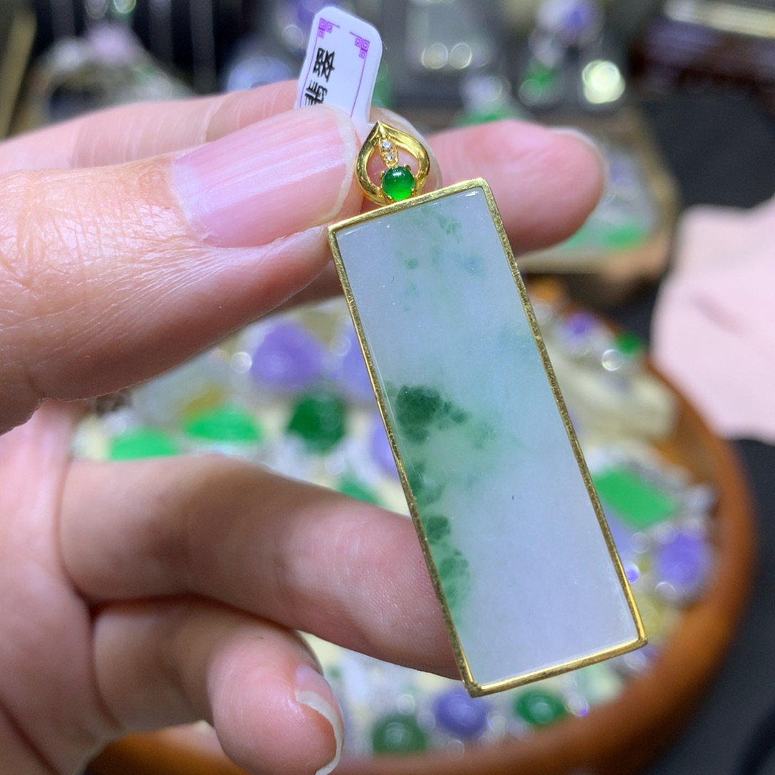 翡翠颈饰18K金镶嵌翡翠吊坠项链