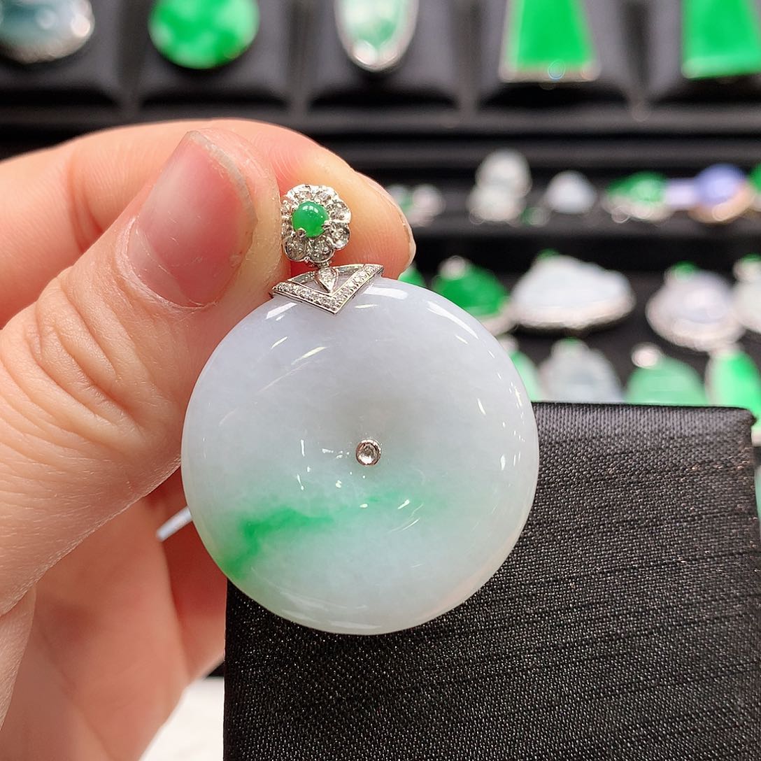 翡翠颈饰18K金镶嵌平安扣