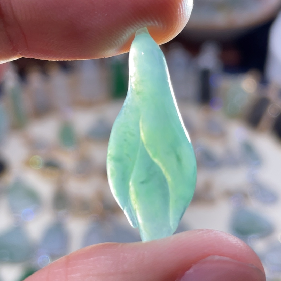 颈饰未镶嵌翡翠兰花