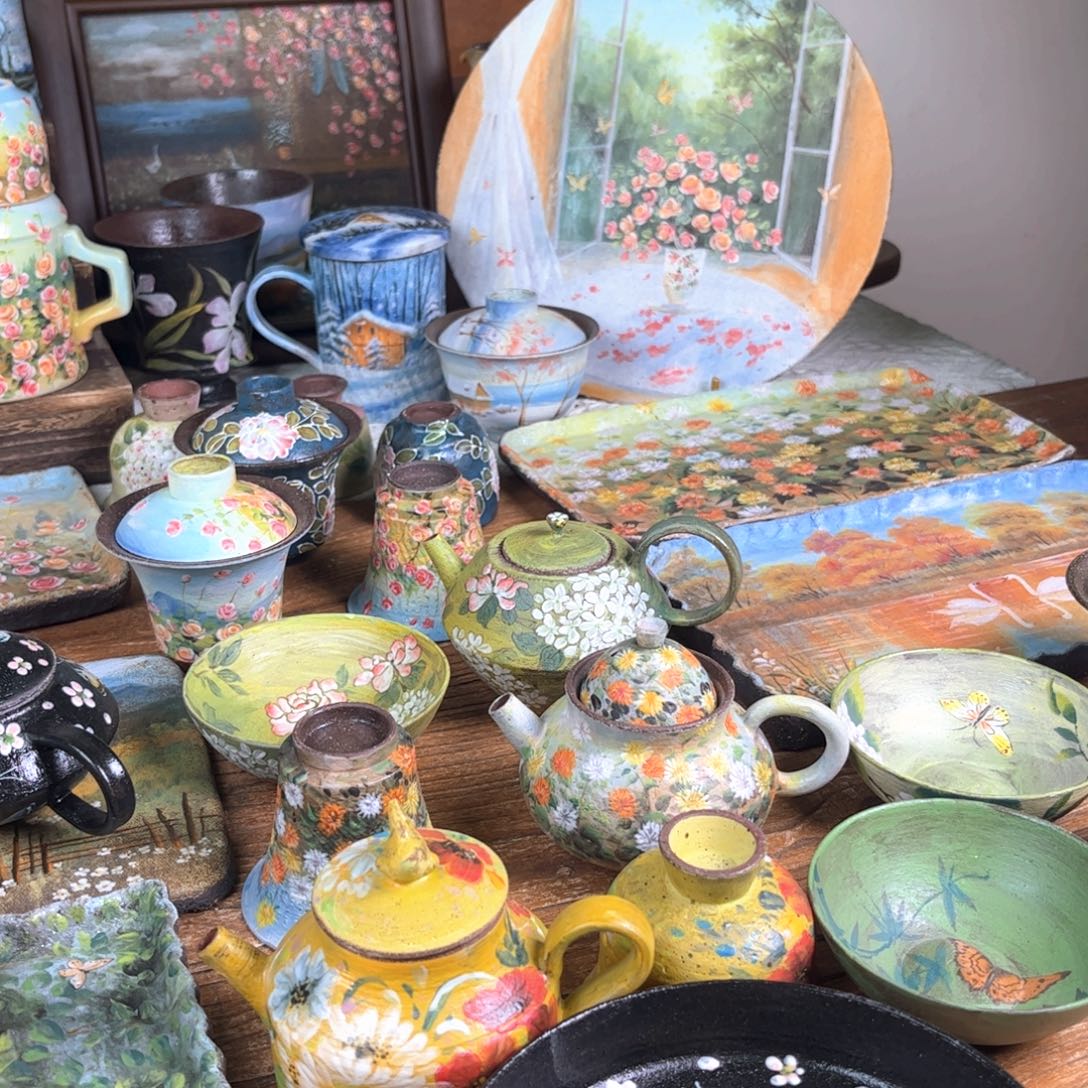 碟釉下五彩斑斓色彩