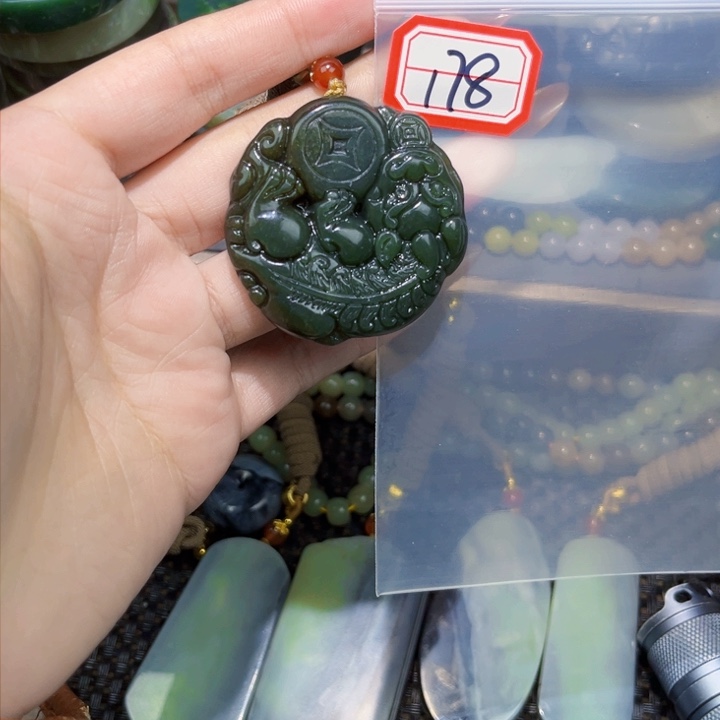 和田玉和田玉边角料随机发未镶嵌