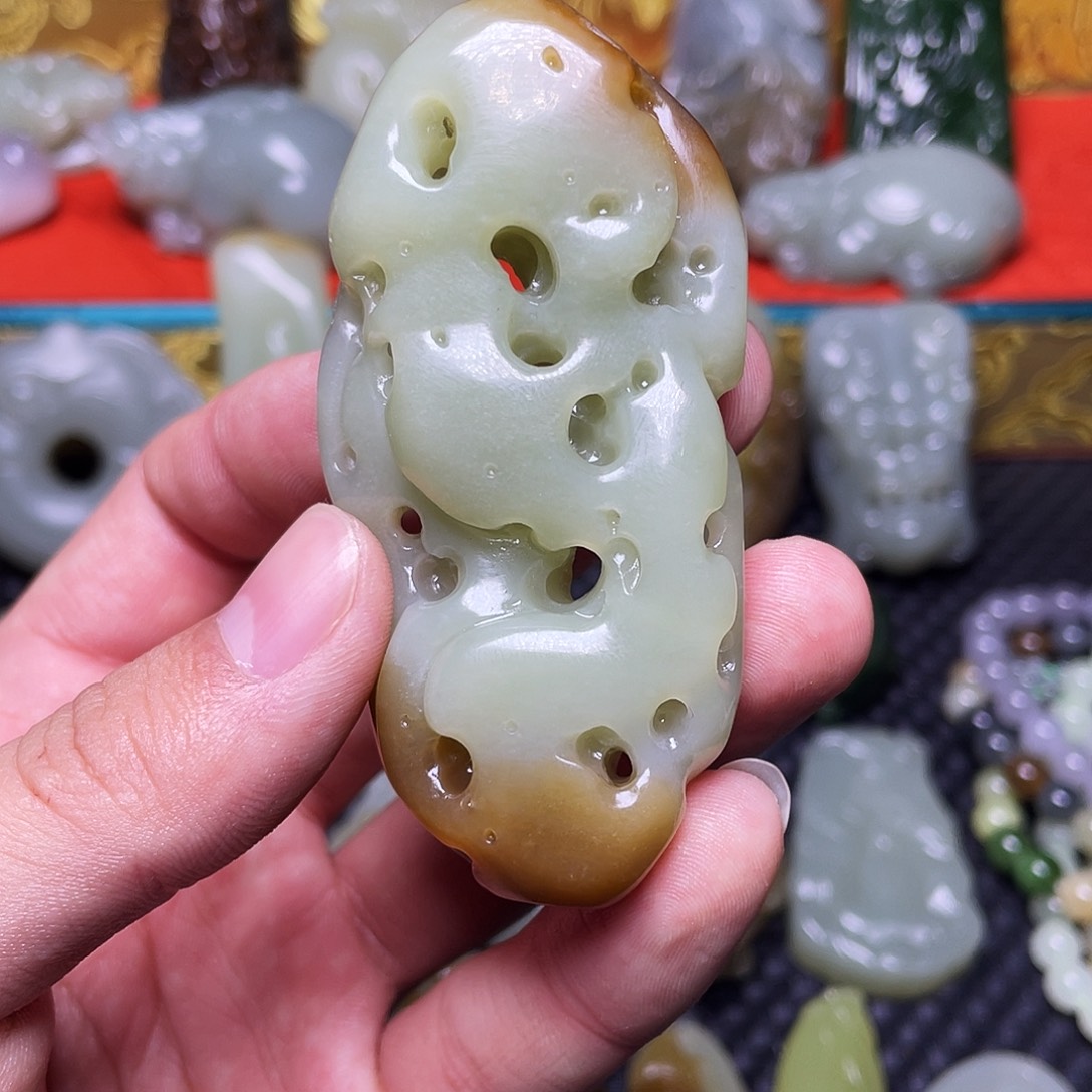 幸****和田玉未镶嵌颈饰